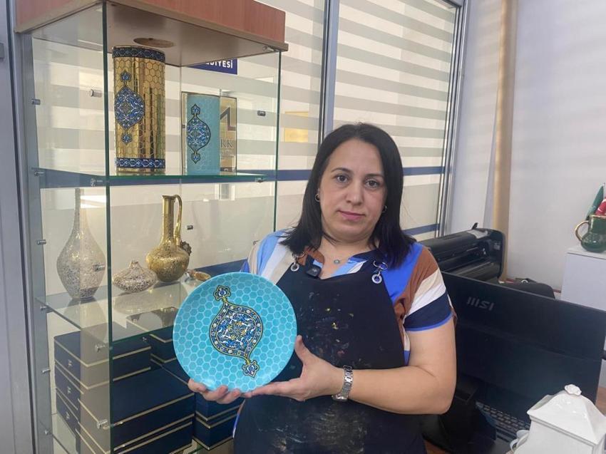 Dünyada sadece Bursa'da vardı! Asırlık sır tekniği cam tabaklarda yeniden hayat buldu: Dünyanın dört bir yanına ihraç ediliyor!