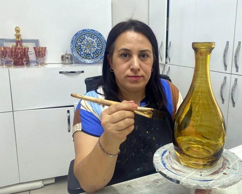 Dünyada sadece Bursa'da vardı! Asırlık sır tekniği cam tabaklarda yeniden hayat buldu: Dünyanın dört bir yanına ihraç ediliyor!