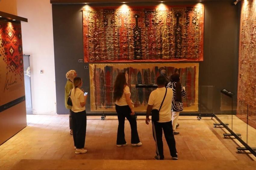 Sivas'ın 752 yıllık mirasına turist yağıyor! Gök Medrese'ye ziyaretçi akını var