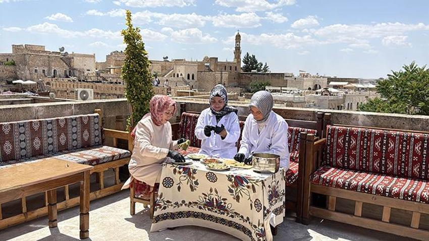 Mardin'de asırlık taş konak gastronomi merkezine dönüştü: 250 kadının emeği dünya pazarına sunuluyor!