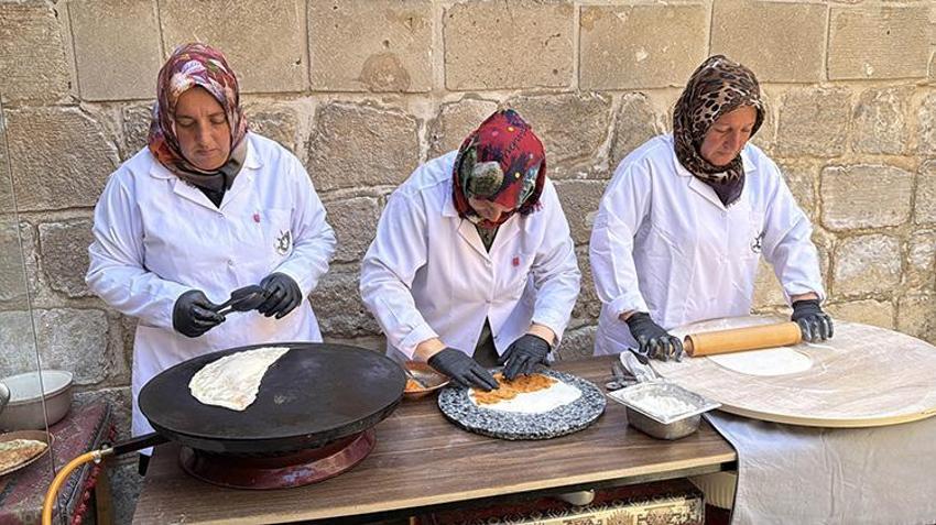 Mardin'de asırlık taş konak gastronomi merkezine dönüştü: 250 kadının emeği dünya pazarına sunuluyor!