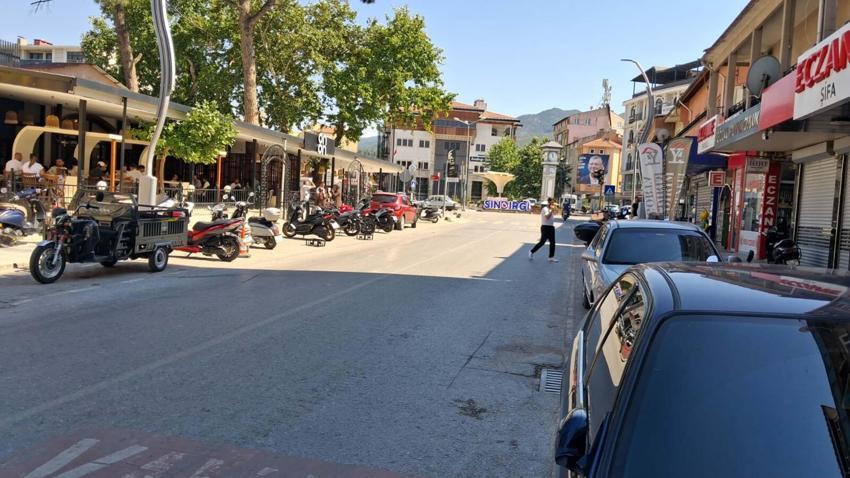 SON DAKİKA: Balıkesir'de 4 şiddetinde deprem! Bölgeden ilk görüntüler geldi