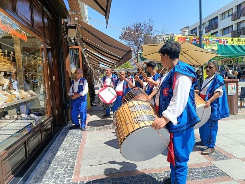 665'inci Kırkpınar'a davet: Edirne'de davul zurna ekibi sokaklara çıktı