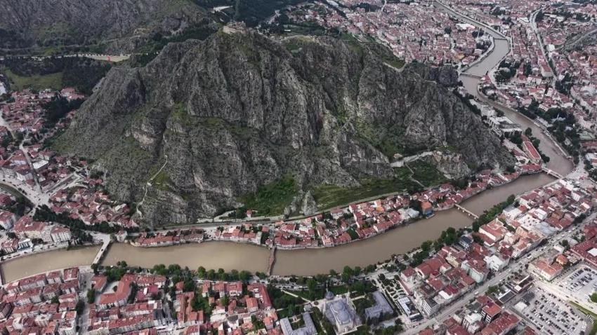 Amasya'da en eskisi bin 800 yıllık: 4 medeniyetin izleri köprü üzerinde bulundu