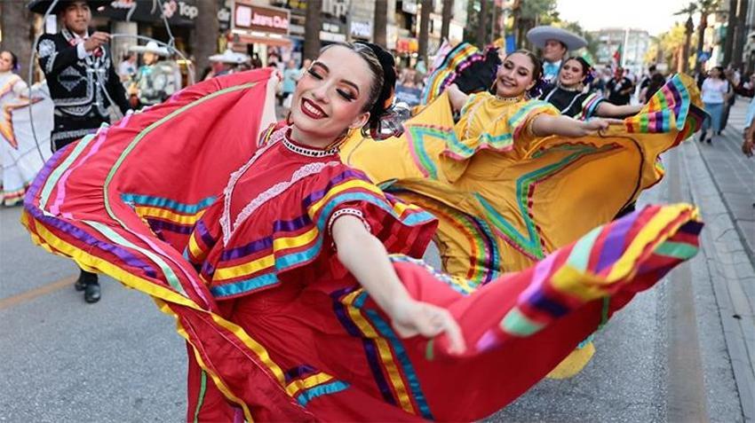 Denizli’de kıtalar birleşti! Şili'den Senegal'e, Rusya'dan Meksika'ya... Tam 20 ülke buluştu! 5 Temmuz’a kadar sürecek…
