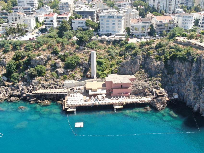 Antalya'nın dünyaca eşsiz Tufa Kıyı Falezleri için kritik uyarı: Bu gidişle 50 metrede bir asansör, 50 metrede bir beach platformu görebiliriz