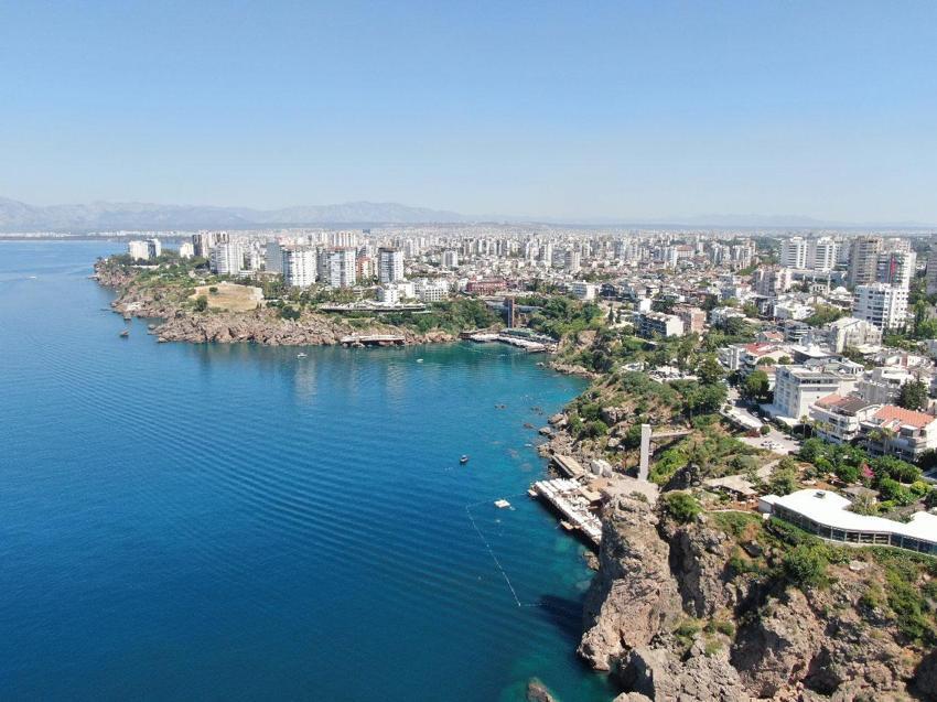 Antalya'nın dünyaca eşsiz Tufa Kıyı Falezleri için kritik uyarı: Bu gidişle 50 metrede bir asansör, 50 metrede bir beach platformu görebiliriz