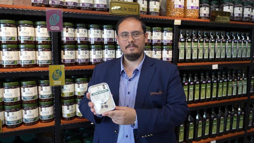 Zeytinli Türk kahvesinin ardından zeytin helvası