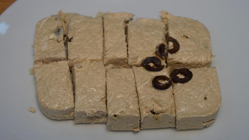 Zeytinli Türk kahvesinin ardından zeytin helvası