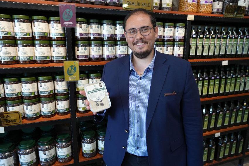 Zeytinli Türk kahvesinin ardından zeytin helvası