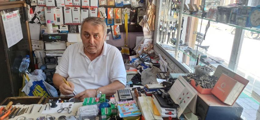 Devrek'te 52 yıllık saat tamircisi teknolojiye direniyor