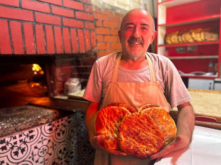 Havalar bunaltıyor Van'da fırıncılar 300 derece sıcaklıkla mücadele ediyor