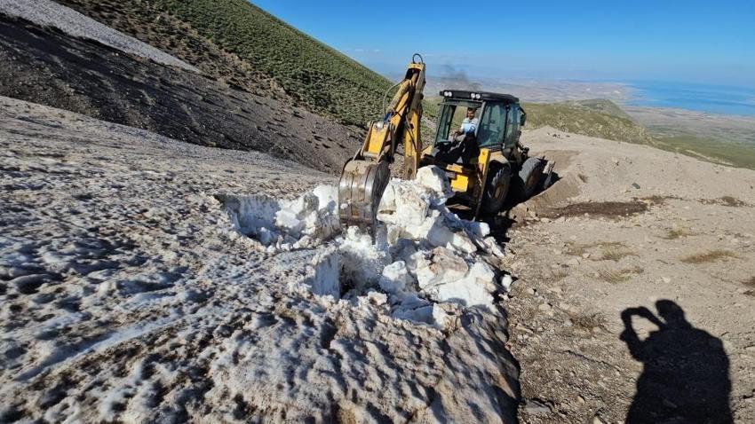 Bitlis'ta dağcılara özel yapılıyor: 2 bin 900 metre yüksekliğe çıkıldı