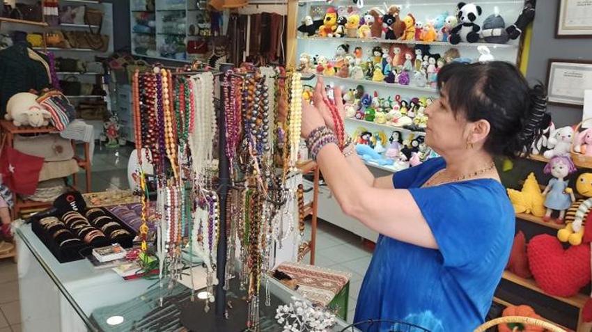 Annesini taklit ederek başladı! Şimdi hem kendi işinin patronu hem de kadınlara meslek öğretiyor