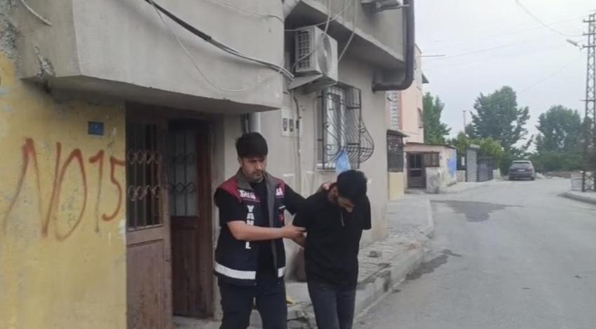 Bursa'da 100 milyon TL'lik vurgun! Yaşlı çift 2,5 ay boyunca dolandırıp üstüne tatlı ikram ettiler