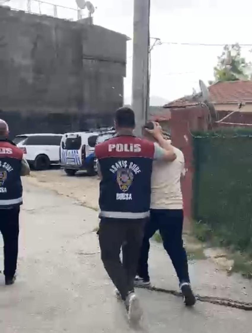 Bursa'da 100 milyon TL'lik vurgun! Yaşlı çift 2,5 ay boyunca dolandırıp üstüne tatlı ikram ettiler