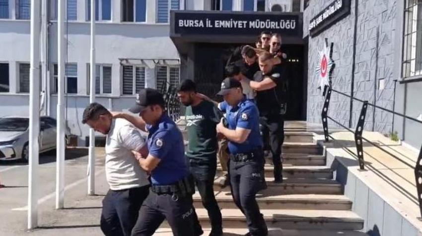 Bursa'da 100 milyon TL'lik vurgun! Yaşlı çift 2,5 ay boyunca dolandırıp üstüne tatlı ikram ettiler