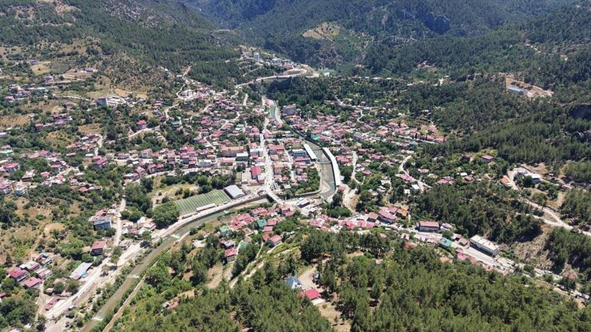 Feke cam seyir terası sıcaktan bunalanların uğrak noktası oldu!