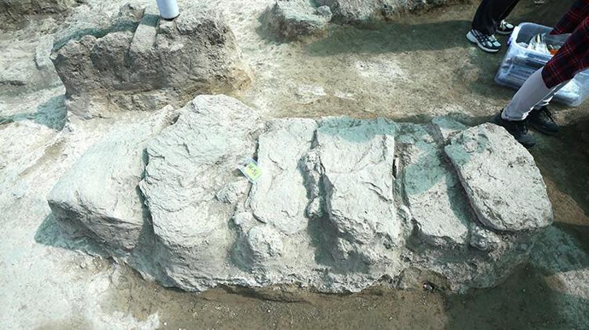 Bin yıllık Selçuklu şehitlerinin mezarı açıldı: Ok ve kılıç izleri tek tek inceleniyor: DNA testleri saniyeler içinde gerçeği ortaya çıkaracak!