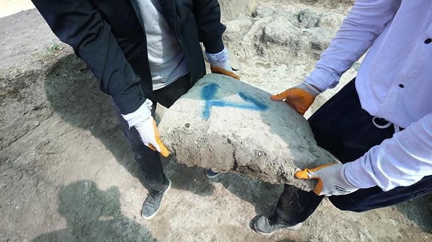 Bin yıllık Selçuklu şehitlerinin mezarı açıldı: Ok ve kılıç izleri tek tek inceleniyor: DNA testleri saniyeler içinde gerçeği ortaya çıkaracak!