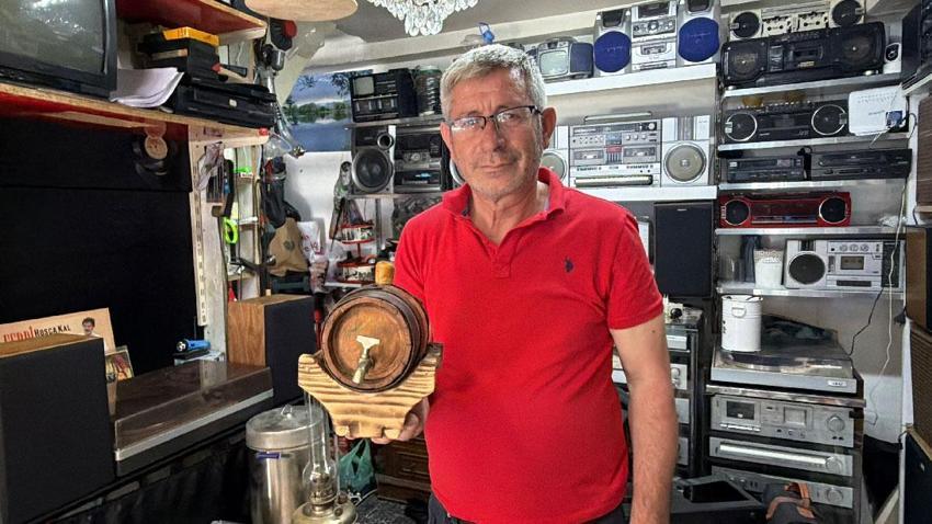 Kayseri'de 10 yıllık hobisini nostalji dükkanına dönüştürdü