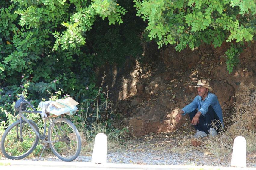 Antalya'da sıcak hava bunalttı nem yüzde 86'lara ulaştı, kentin üzeri nem bulutları ile kaplandı