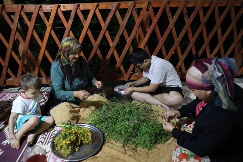 Doğadan topluyor, 40 gün bekletiyorlar! İşte köylülerin vazgeçemediği o doğal yöntem