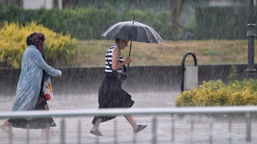 40 il için kuvvetli sağanak yağmur uyarısı geldi! Meteoroloji son hava durumu raporu ile bölgeleri tek tek açıkladı