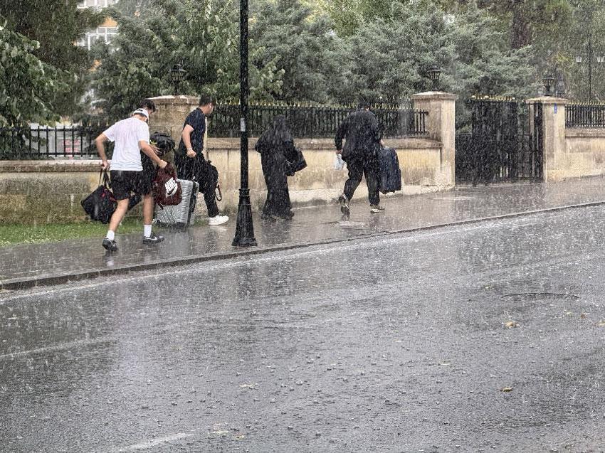 40 il için kuvvetli sağanak yağmur uyarısı geldi! Meteoroloji son hava durumu raporu ile bölgeleri tek tek açıkladı