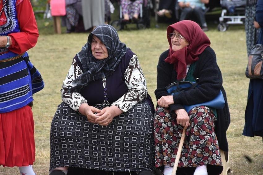 Sakarya'da 116 yıllık gelenek: Yağmur çamur dinlemeden yaşatıyorlar