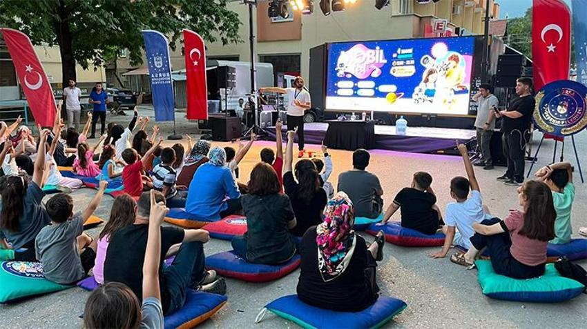 Her yaştan insan akın etti! Bursa'da MobilFest 2026 fırtınası Orhaneli'de başladı