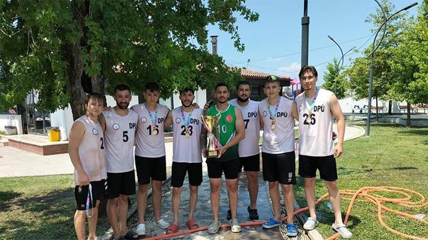 320 sporcu kavurucu sıcakta kıyasıya yarıştı! İşte plaj hentbolunun en büyükleri