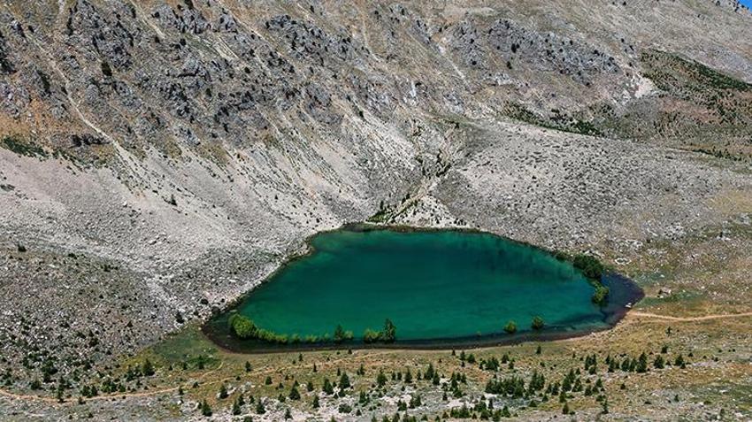 Torosların zirvesinde doğa mucizesi: Gömbe Yaylası, Uçarsu Şelalesi ve Yeşilgöl ziyaretçi akınına uğruyor!