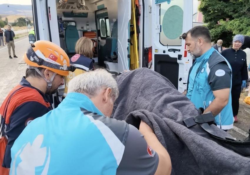 Kırıkkale'de yolcu otobüsü devrildi: 3'ü ağır 41 yaralı