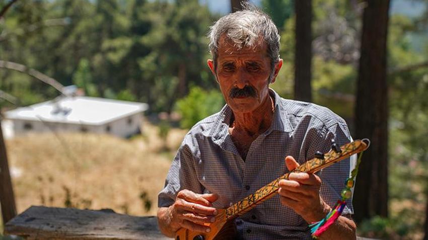 Babasından gizli dağlarda çalıyordu! Ömrünü üç telli curaya adayan Osman Kırca, 'yaşayan insan hazinesi' seçildi