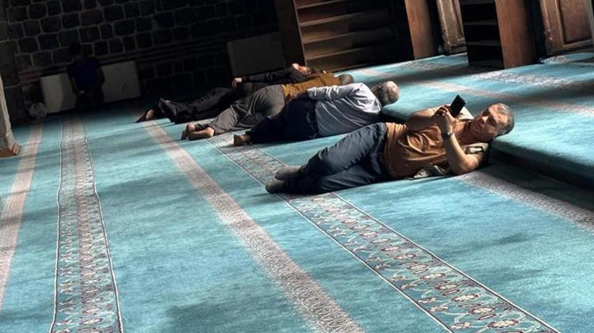 Diyarbakır'da termometreler 40 dereceyi gördü, vatandaşlar camilere akın etti!