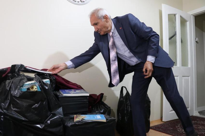 Şehit oğlunun evini 14 bin kitaplık ücretsiz kütüphaneye dönüştürdü: 'Teselliyi burada buluyorum'