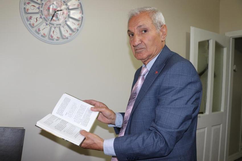 Şehit oğlunun evini 14 bin kitaplık ücretsiz kütüphaneye dönüştürdü: 'Teselliyi burada buluyorum'