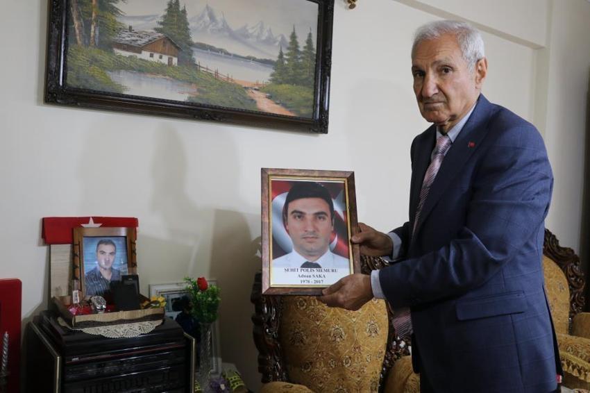 Şehit oğlunun evini 14 bin kitaplık ücretsiz kütüphaneye dönüştürdü: 'Teselliyi burada buluyorum'