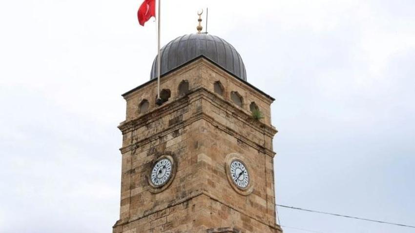 Antalya'da zaman bir durup bir çalışıyor: 3,5 milyonluk saat binlerce kişiyi yanılttı