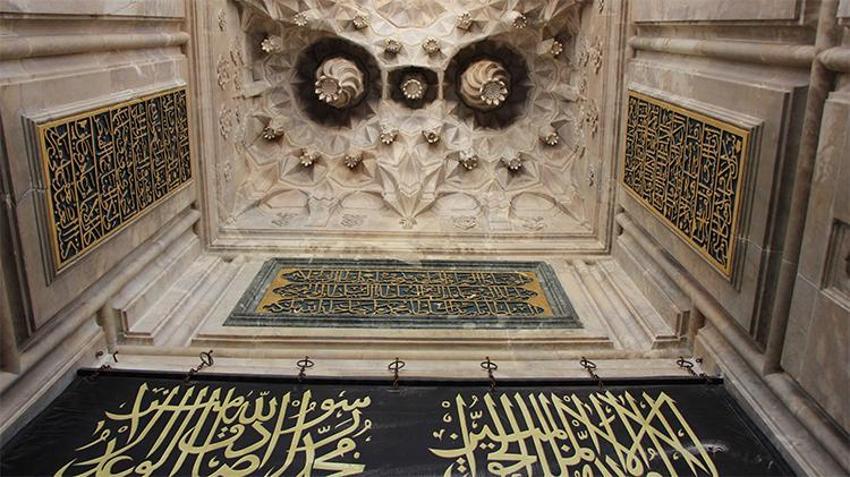 Şehzade özellikle yaptırmış! Dikkatli bakınca görülüyor, işte 540 yıllık caminin kapısındaki gizemli işaretin sırrı....