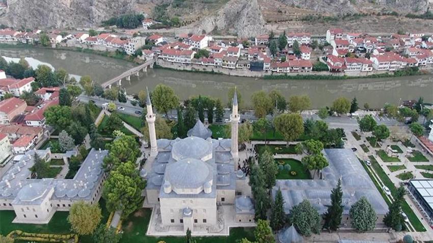 Şehzade özellikle yaptırmış! Dikkatli bakınca görülüyor, işte 540 yıllık caminin kapısındaki gizemli işaretin sırrı....