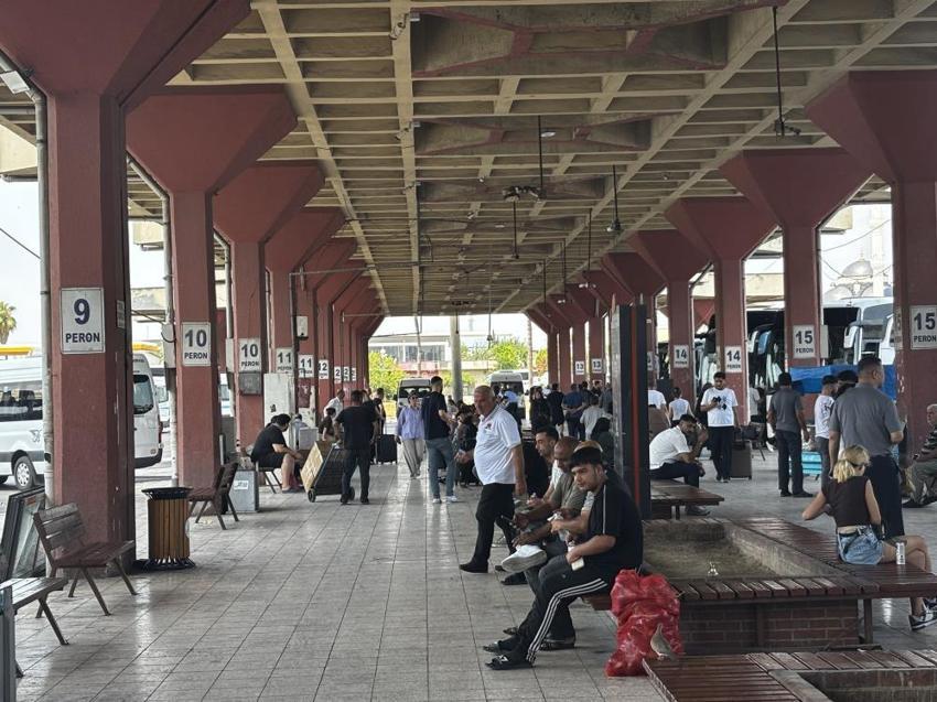 Adana otogarında sıcak isyanı! Dereceler 35’i aşınca yolcular klimalı bekleme salonu için çağrı yaptı