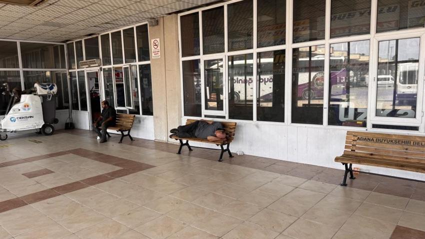 Adana otogarında sıcak isyanı! Dereceler 35’i aşınca yolcular klimalı bekleme salonu için çağrı yaptı
