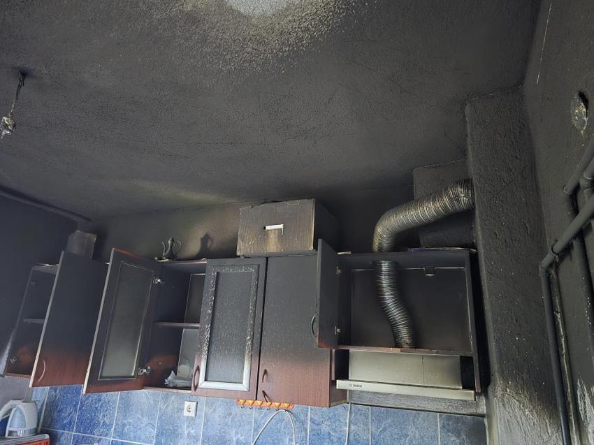 Bomba gibi patlayan buzdolabı sonrası evde büyük maddi hasar oluştu