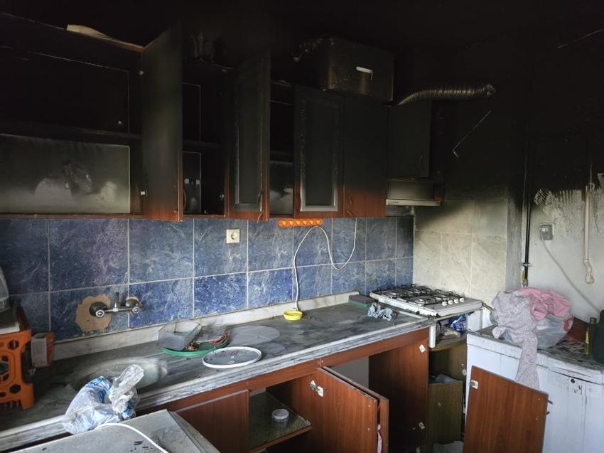 Bomba gibi patlayan buzdolabı sonrası evde büyük maddi hasar oluştu