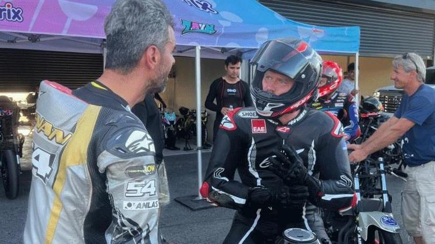 Milli motosikletçiler ve oyuncu Kıvanç Tatlıtuğ Kocaeli'de piste çıktı! Sporcular yeni tesise tam not verdi.
