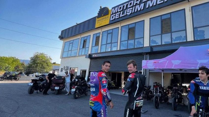 Milli motosikletçiler ve oyuncu Kıvanç Tatlıtuğ Kocaeli'de piste çıktı! Sporcular yeni tesise tam not verdi.