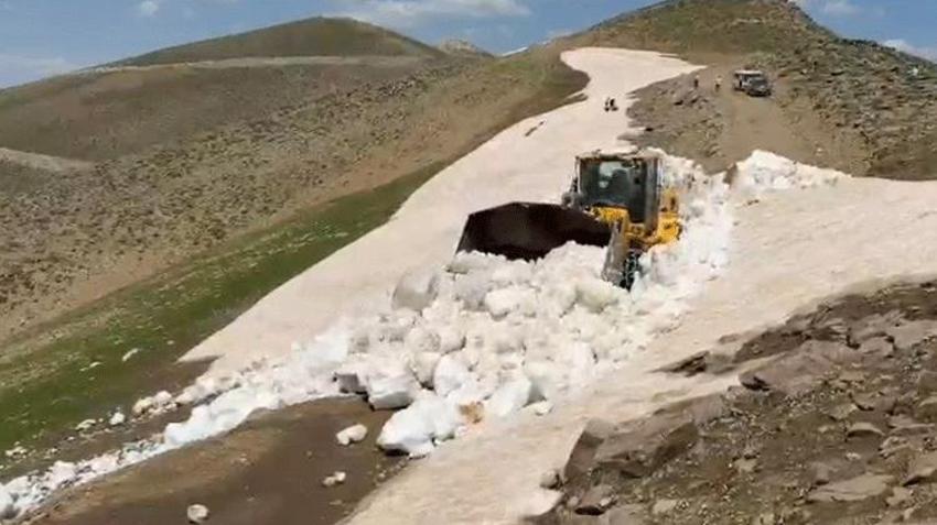 Temmuz ayında karla mücadele ekipleri iş başında!