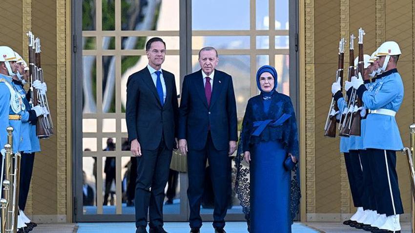 NATO Zirvesinde sofrada Türkiye vitrini: Akşam yemeği menüsüne yorum yağdı!